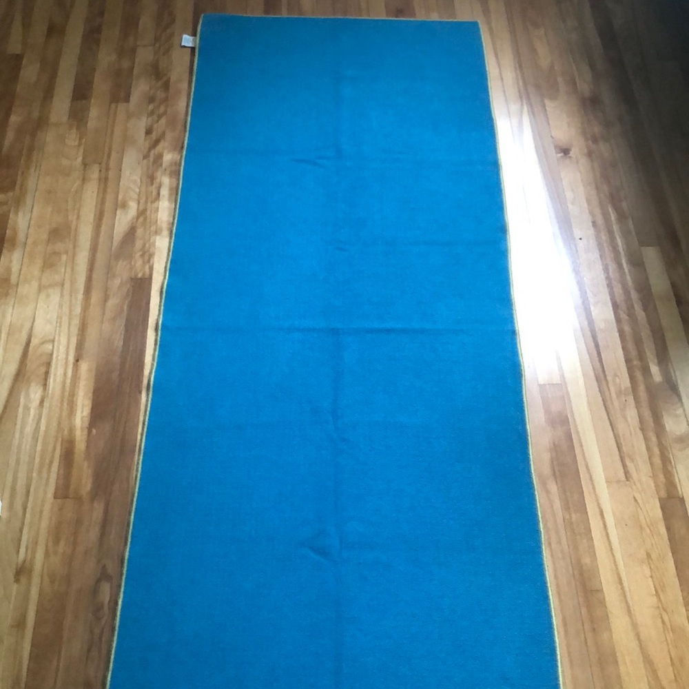 EUC Yogitoes by Manduka Turquoise Yoga Towel